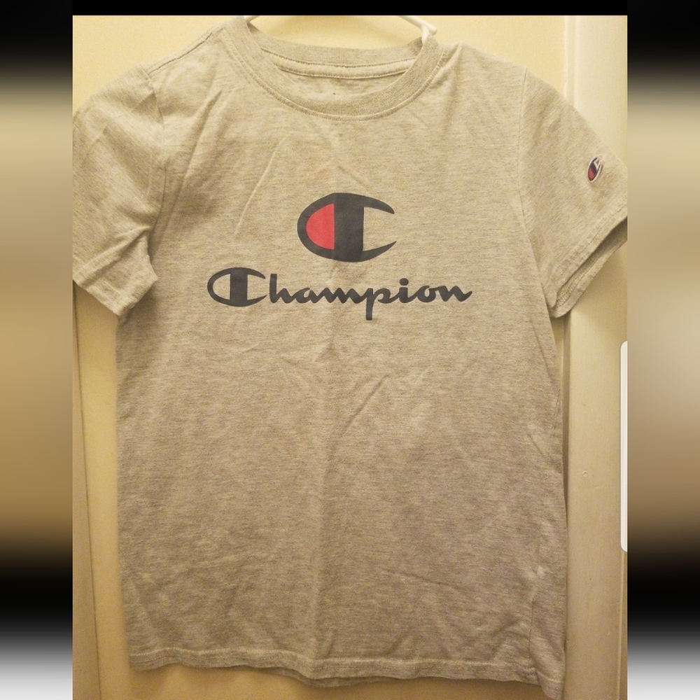 Boys champion tshirt sz L